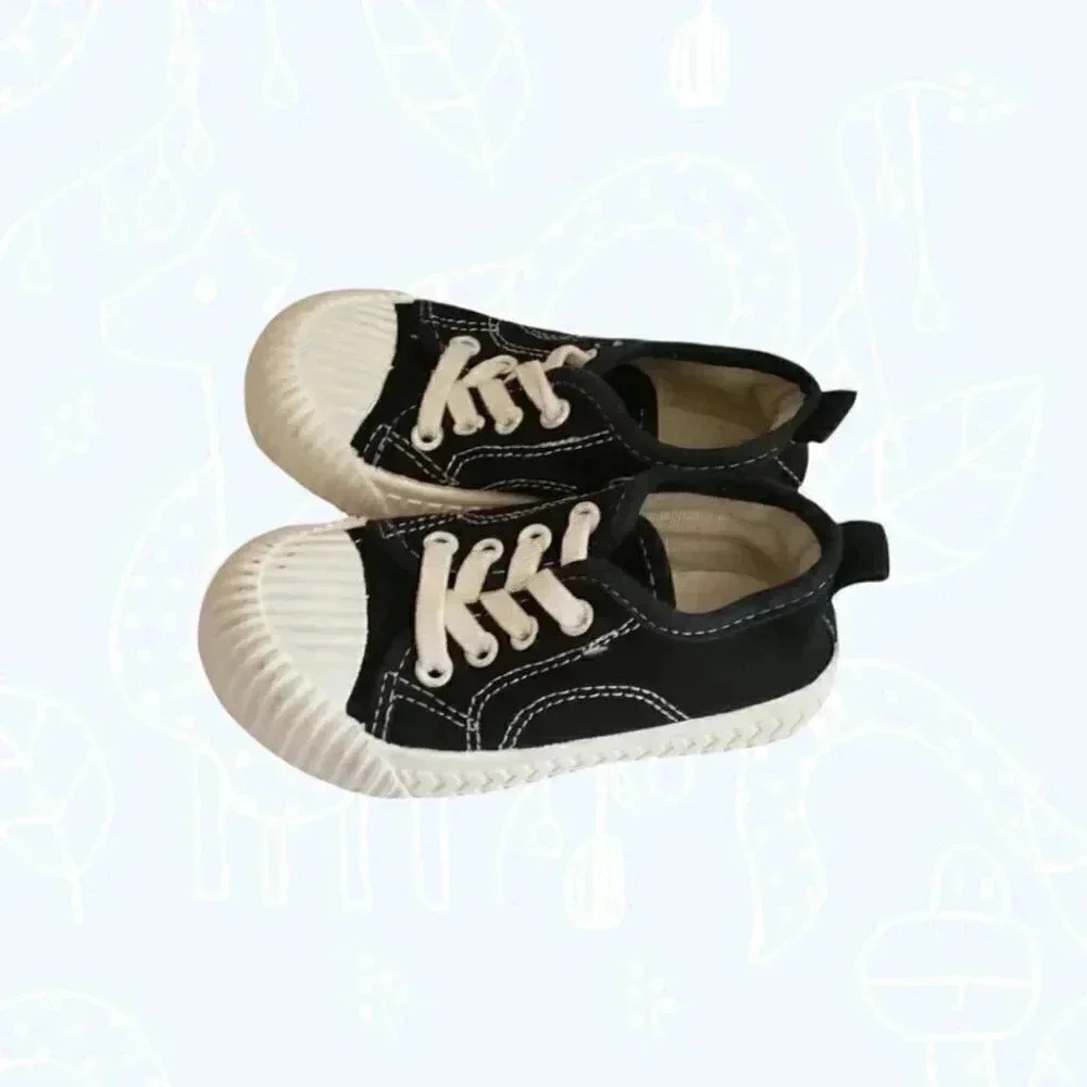 Sneaker for kids size (23) 7 blk/wht